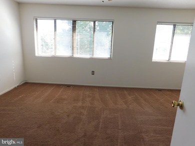 2109 Old Landing Way unit 17, Woodbridge, VA 22191 - photo 7