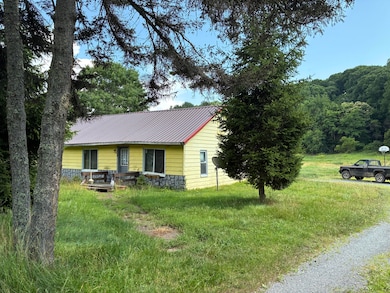 265 Old Pike Rd, Smoot, WV 24977 - photo 2