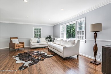 24 Juniper Ln Riverside CT-large-013-014