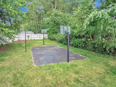 8 Adelaide Cir, Worcester, MA 01606 - photo 5