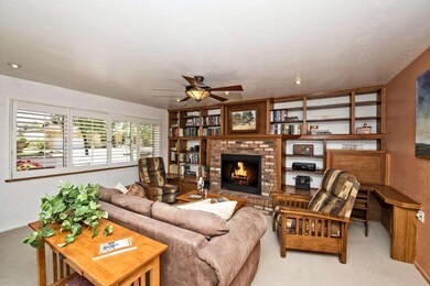 006_Cozy Comfortable Living Area