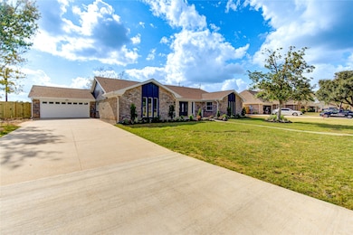 2609 Adams St, Alvin, TX 77511 - photo 2