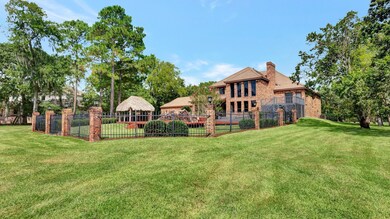 702 Oak Dr, Friendswood, TX 77546 - photo 4