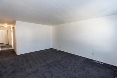 Huge 17x13 Living Room!