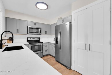 2324 E Crescent Ave-12