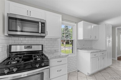 2490 Mullanphy Ln, Florissant, MO 63031 - photo 7