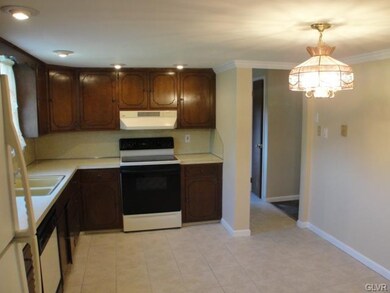 2434 E Scenic Dr, Bath, PA 18014 - photo 4