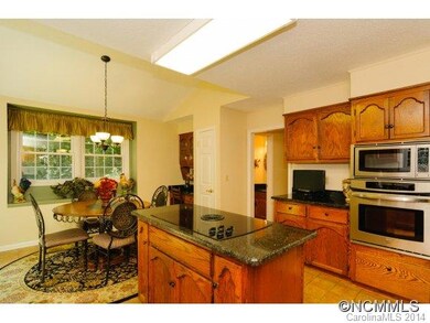 Kitchen & Breakfast Room