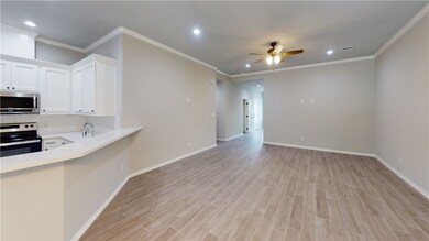 4015 Golden Eagle Dr unit B, Bryan, TX 77808 - photo 7