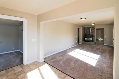 527 Bush St, Central Point, OR 97502 - photo 4