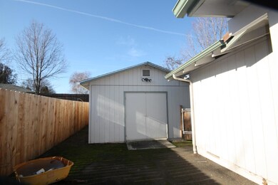 1551 Papago Dr, Medford, OR 97504 - photo 7