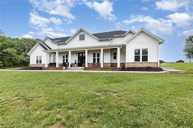 138 Arthur Needham Rd, Pilot Mountain, NC 27041 - photo 4