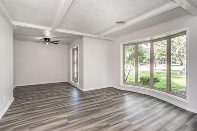 1102 Hillside Dr, Gainesville, TX 76240 - photo 3