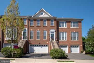 9966 Cyrandall Dr, Oakton, VA 22124 - photo 2