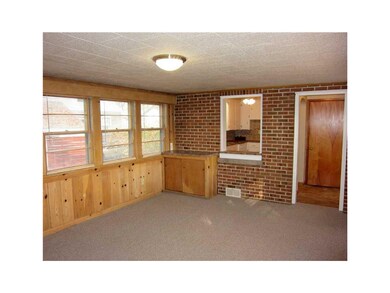 4-Seasons Porch/Room. Extra room connects to garag