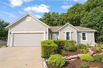 22673 S Washington Ave, Spring Hill, KS 66083 - photo 3