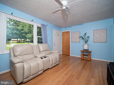 37151 E Lakeland Dr, Mechanicsville, MD 20659 - photo 5