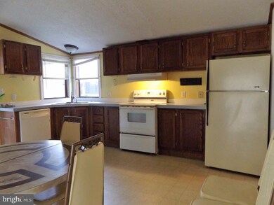 345 Cedar Ln, Colonial Beach, VA 22443 - photo 2