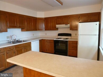 17934 Clubhouse Dr, Hagerstown, MD 21740 - photo 3