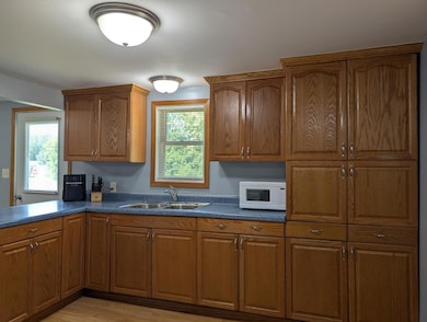 Oak cabinets and new appliances, you got it!
