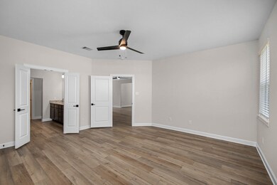 The primary bedroom with en-suite bathroom is a sa
