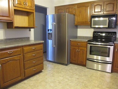 Kitchen - stainless appliances stay