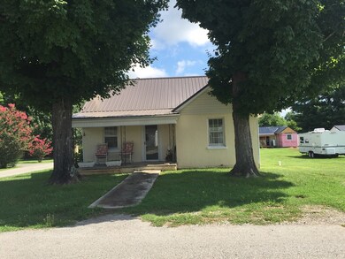 110 E Bronson St, Sparta, TN 38583 - photo 2