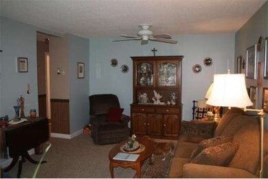 19 Mitchell Dr, Chicopee, MA 01022 - photo 4