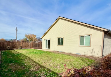 1627 S Columbus Ave, Medford, OR 97501 - photo 2