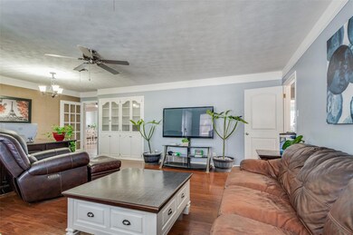 1120 Cavender Dr, Hurst, TX 76053 - photo 4