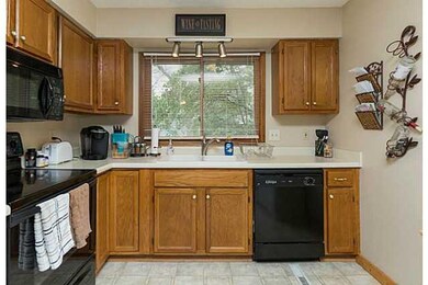 622 Hickory Hill Ln, Des Moines, IA 50317 - photo 6