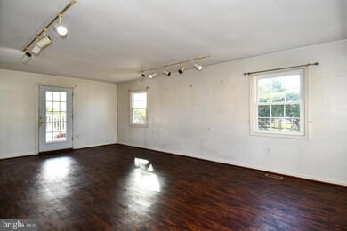 6 Beechvue Ct, Silver Spring, MD 20906 - photo 5