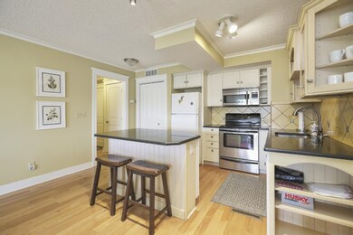 006-photo-kitchen-dining-room-8283305