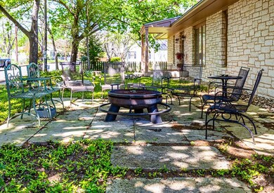 102 W Peach St, Fredericksburg, TX 78624 - photo 4