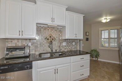 10561 W Ocotillo Dr, Sun City, AZ 85373 - photo 4