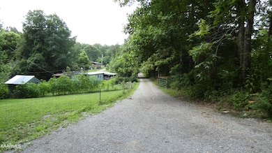 572 Claysville Rd, Crossville, TN 38571 - photo 7