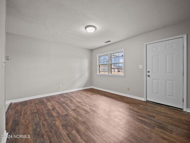 21 Sophia Dr unit D, Jacksonville, NC 28540 - photo 3