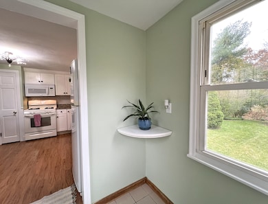 63 Maple Ridge Dr, Somers, CT 06071 - photo 3