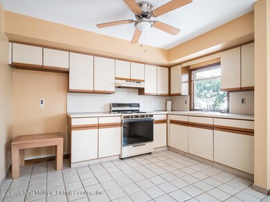 128 Blythe Place, Staten Island, NY 10306 - photo 7