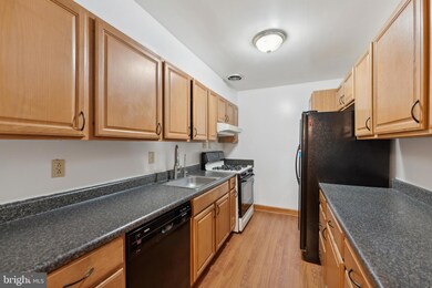 10724 West Dr unit 104, Fairfax, VA 22030 - photo 4
