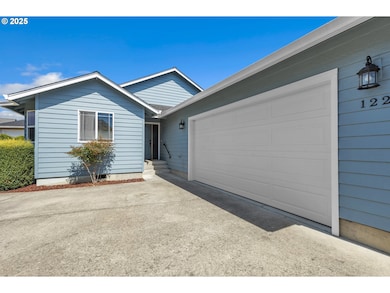 122 Lilly Ct, Sutherlin, OR 97479 - photo 2