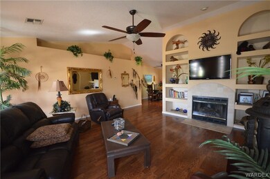 Living Room, Built in shelving & decorative pot sh