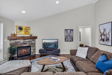 1202 SW Mcclellan Ln, Bend, OR 97702 - photo 5