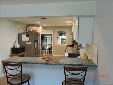 Kitchen breakfast bar