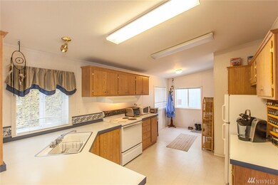 506 Newport Plaza, East Wenatchee, WA 98802 - photo 2