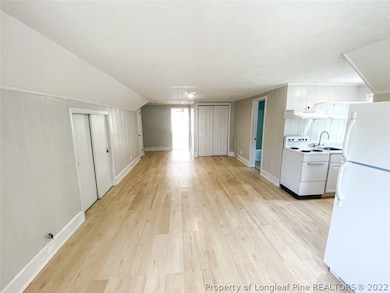 209 1/2 W 16th St, Lumberton, NC 28358 - photo 4