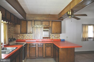 415 E D St, Brunswick, MD 21716 - photo 4