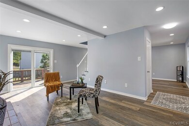 BEAUTIFUL STONE FIREPLACE - RECESSED LIGHTS - NEW