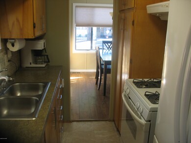 5658 Box R Kitchen
