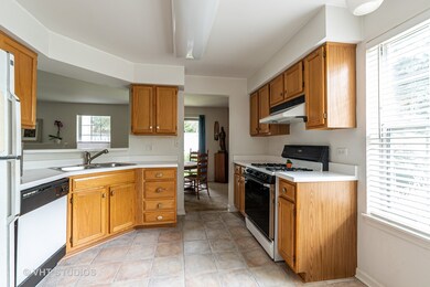 116 Huntington St unit 26AEAS, Lake Bluff, IL 60044 - photo 3